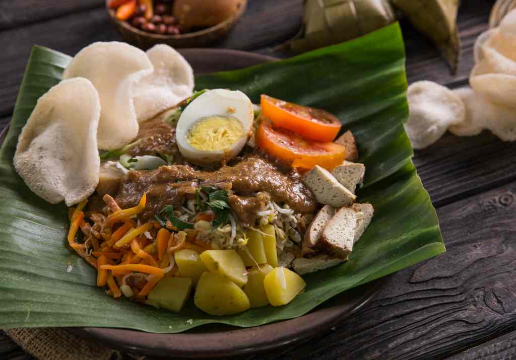 Promosi Cerdas untuk Meningkatkan Sosmed Bisnis Makanan Tradisional di Rajakomen.com