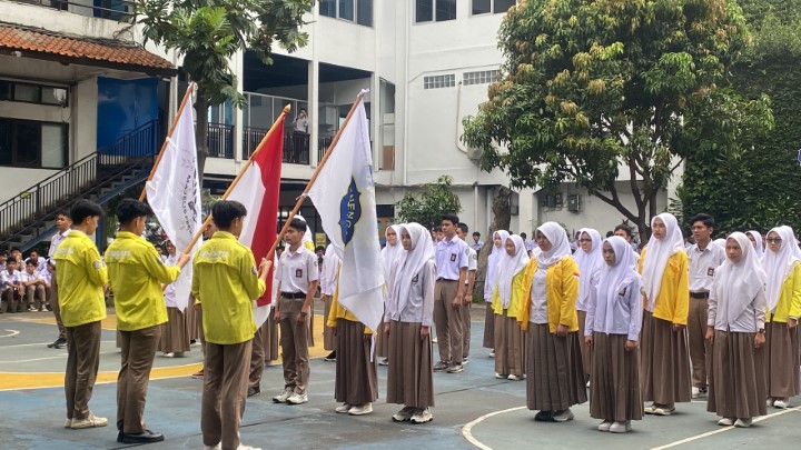Keseharian Santri Selama di Pondok Pesantren dan Sekolah Formal