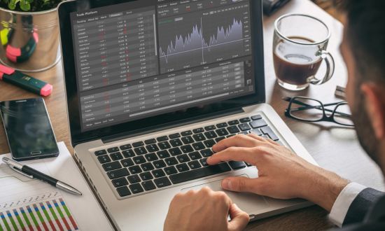 Strategi Efektif untuk Promosi di Sosmed Edukasi Trading Pemula lewat Rajakomen.com
