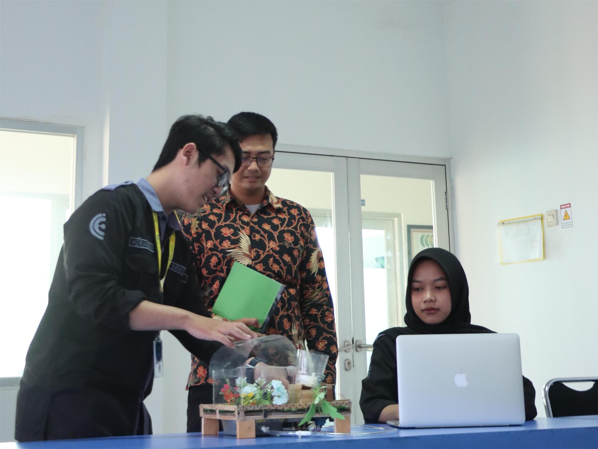 Apa saja prospek kerja lulusan Sistem Informasi dan bagaimana kuliah terjangkau?