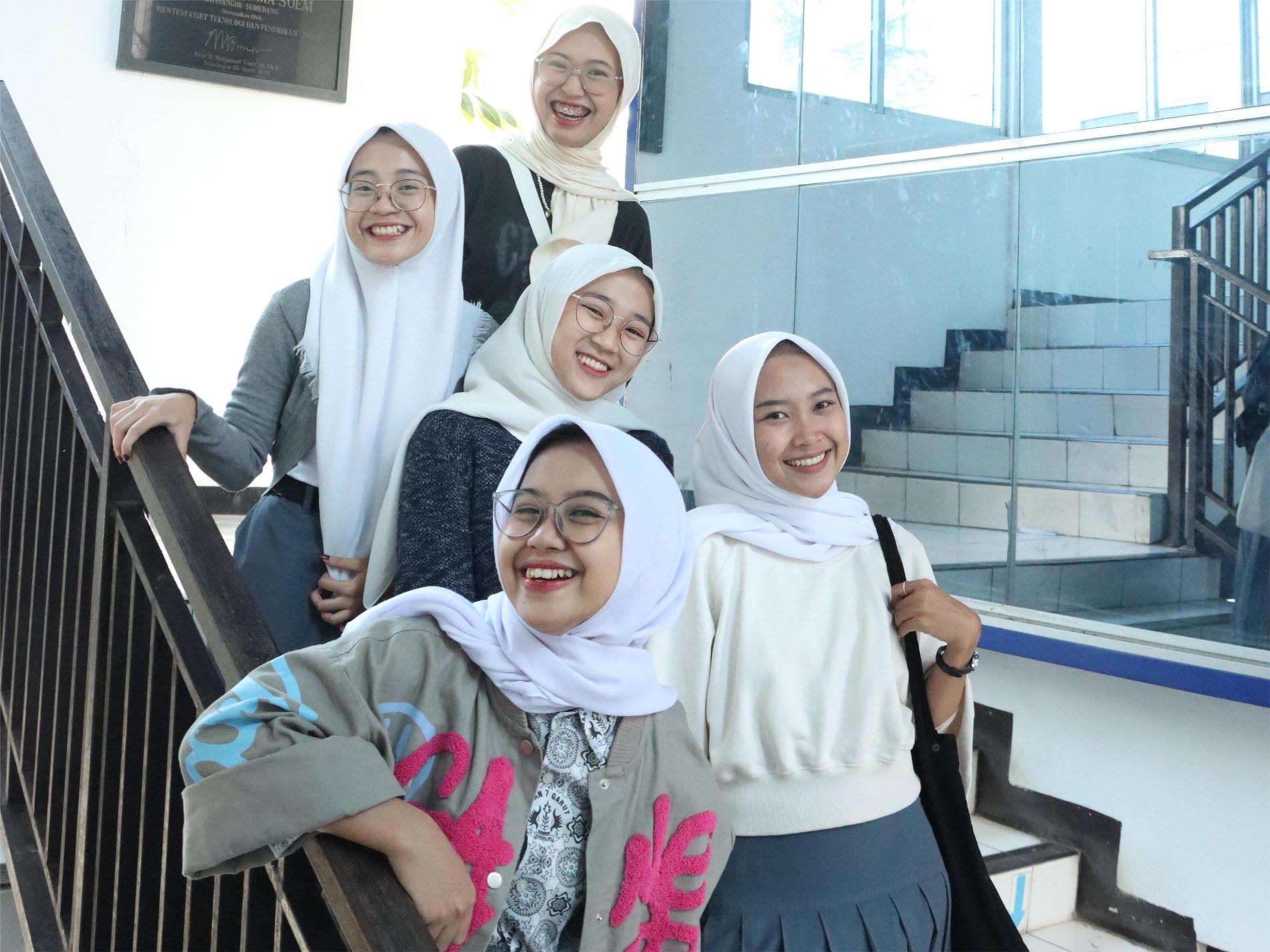 Dapatkan Kuliah S1 Pendidikan Bahasa Inggris Gratis Melalui Jalur Beasiswa Rektor Seratus Persen Bagi Siswa Berprestasi